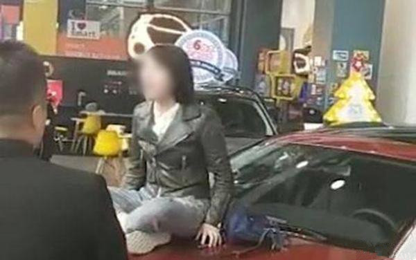 奔馳女車主維 權(quán)：到底是車的問(wèn)題還是4S店的問(wèn)題？